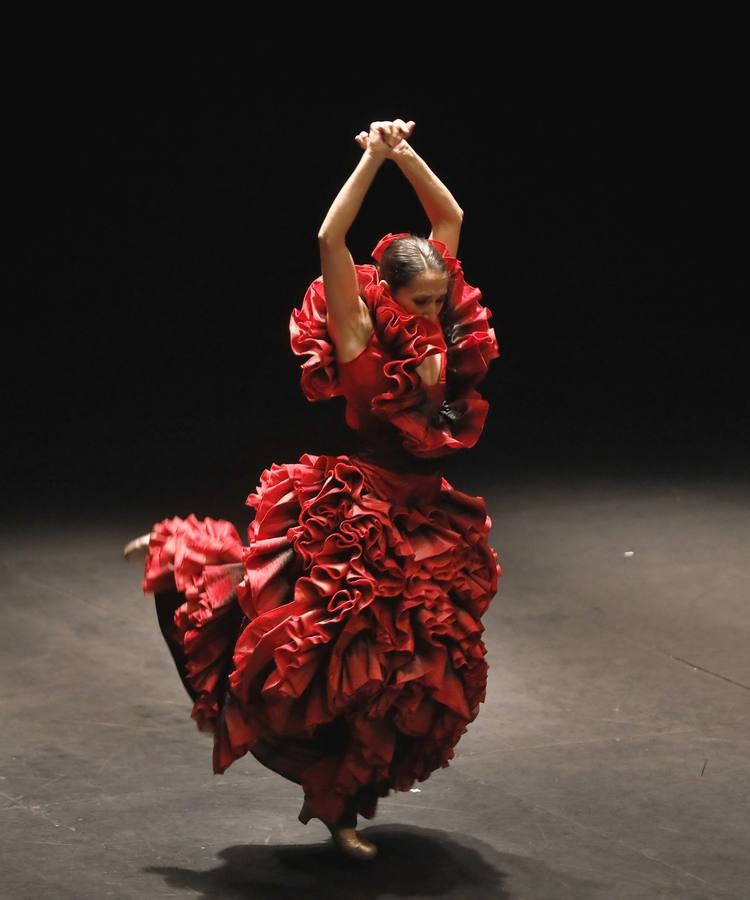 Ana Morales baila «En la cuerda floja» en la Bienal de Flamenco de Sevilla