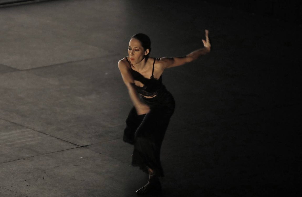 Ana Morales baila «En la cuerda floja» en la Bienal de Flamenco de Sevilla