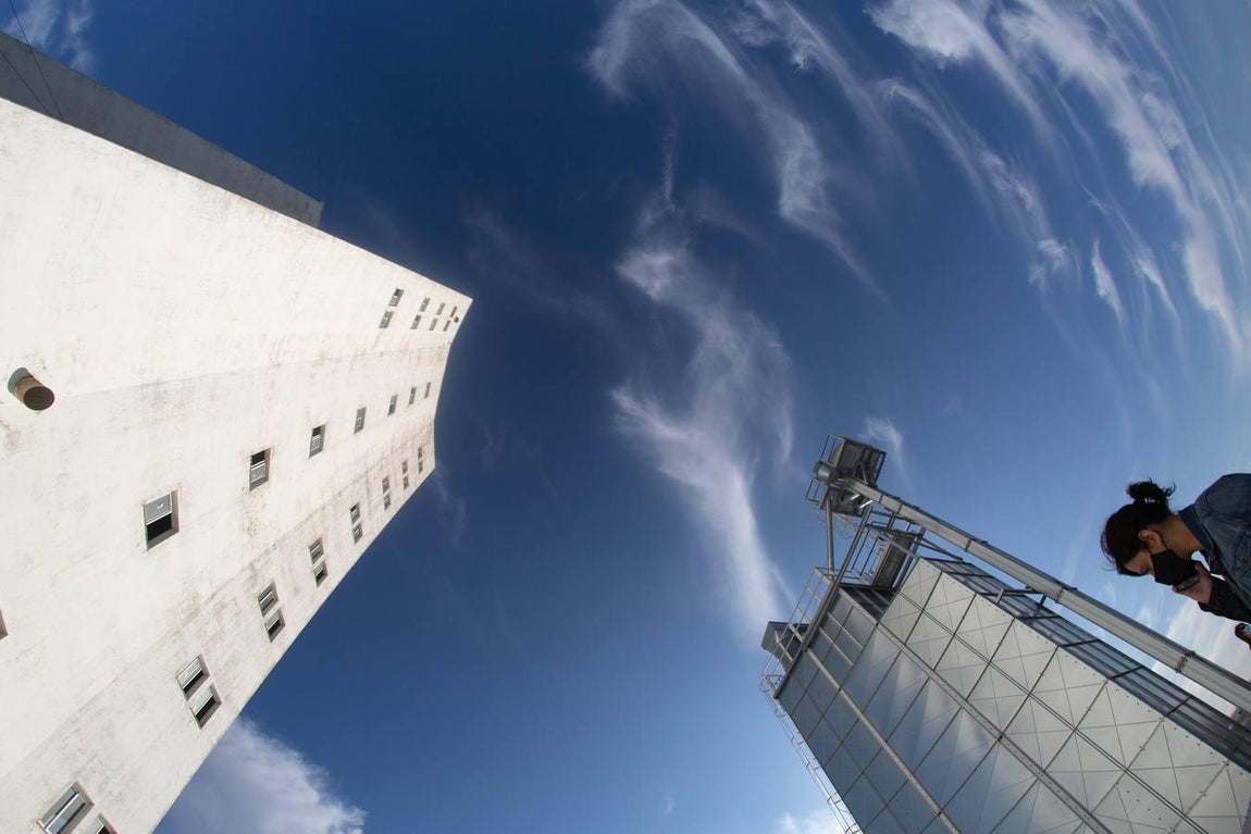 Reconversión del silo de Las Cabezas de San Juan, en imágenes
