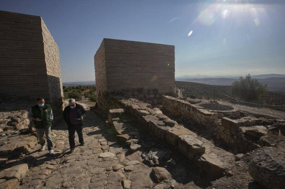 El yacimiento arqueológico de Torreparedones de Baena, en imágenes