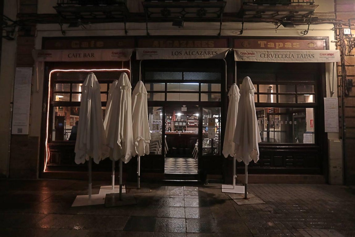 Sevilla se cierra a las 10 de la noche