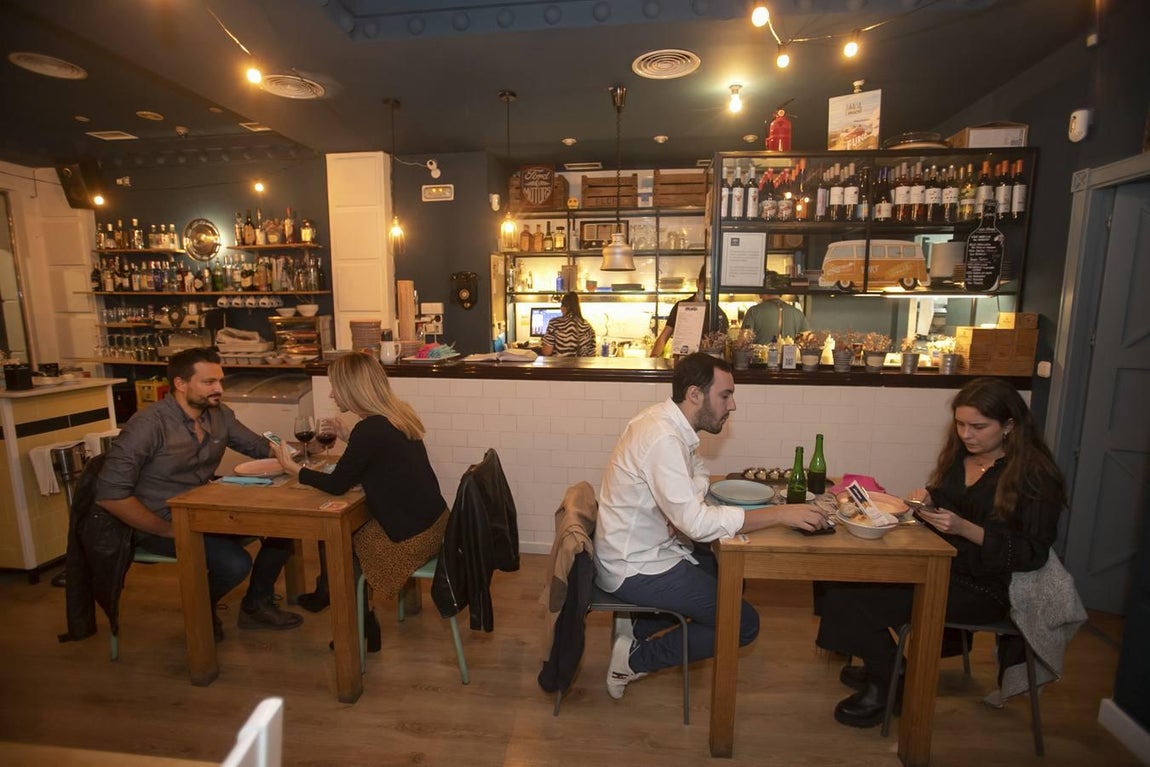 En imágenes, la última noche en la hostelería cordobesa antes del cierre a las 10