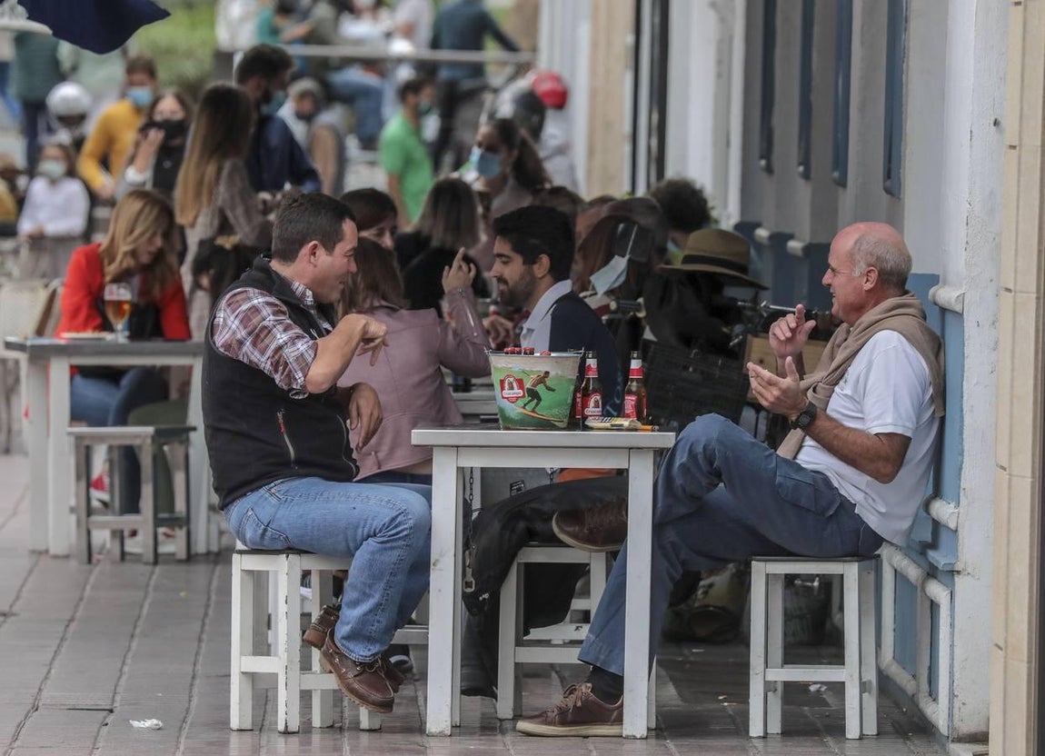 Mascarillas obligatorias en las terrazas de los bares de Sevilla