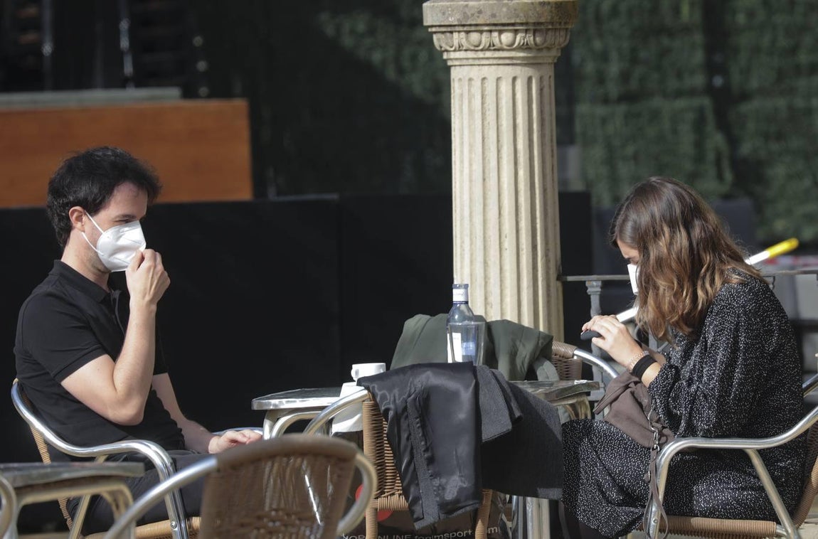 Mascarillas obligatorias en las terrazas de los bares de Sevilla