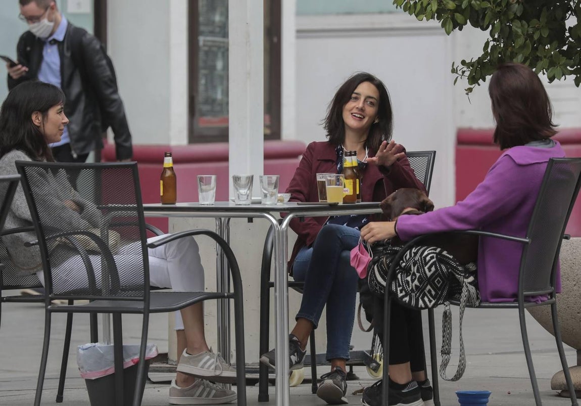 Mascarillas obligatorias en las terrazas de los bares de Sevilla