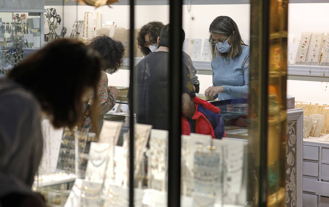 Las nuevas restricciones de la Junta de Andalucía en Córdoba capital, en imágenes