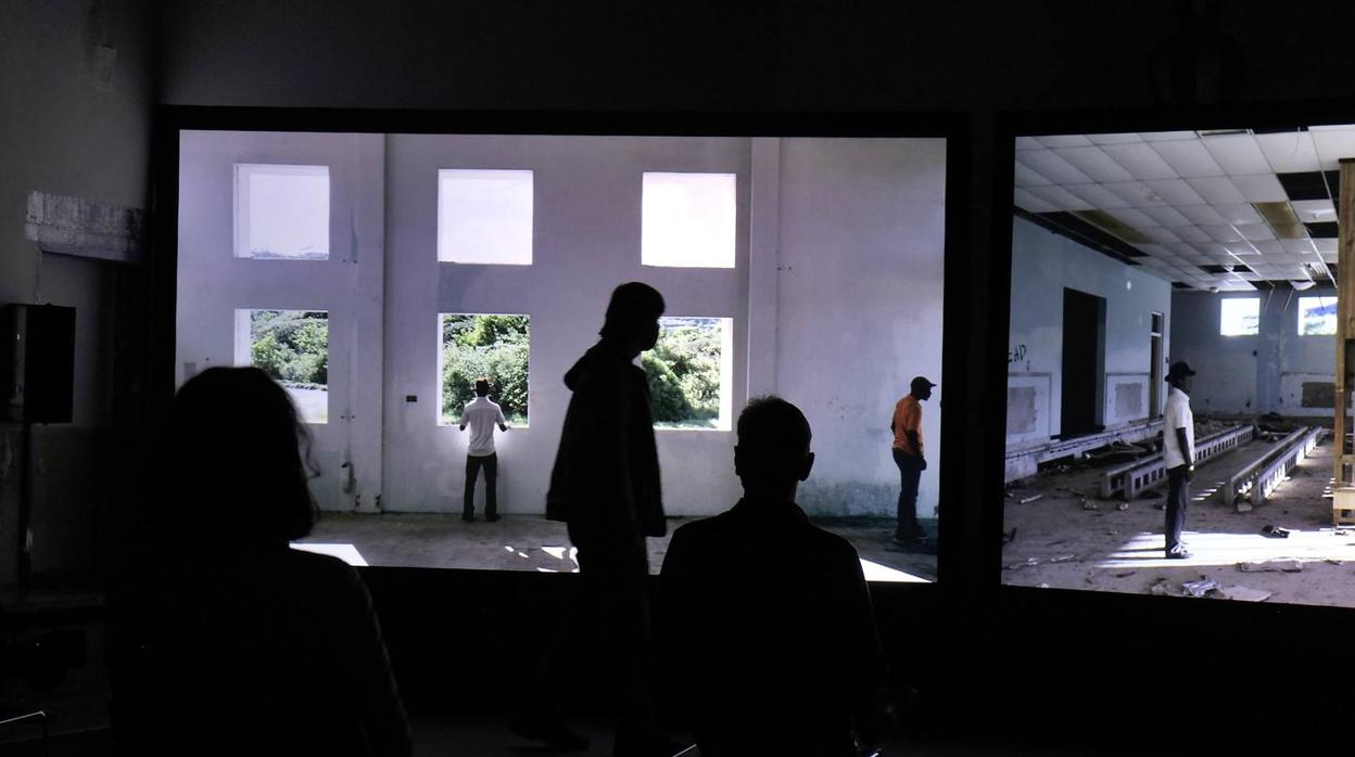 La exposición de John Akomfrah en el CAAC, en imágenes