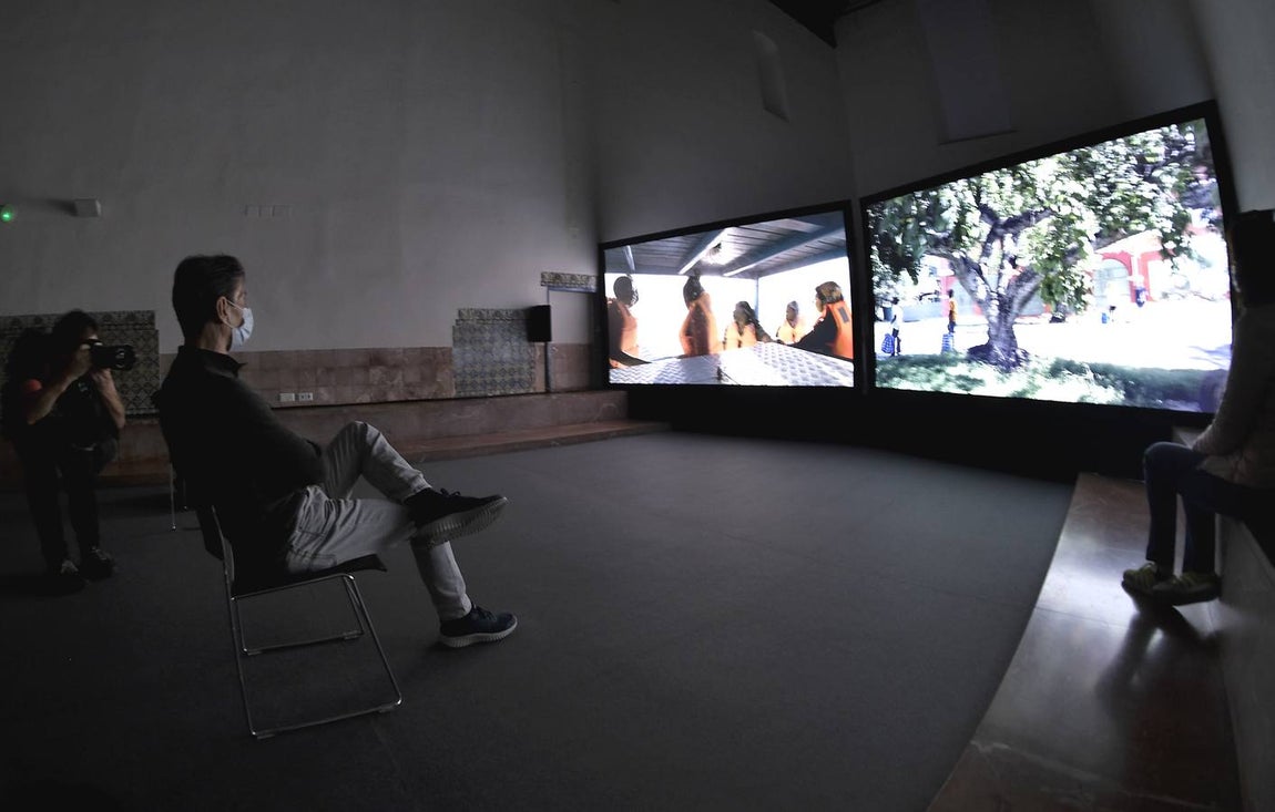 La exposición de John Akomfrah en el CAAC, en imágenes