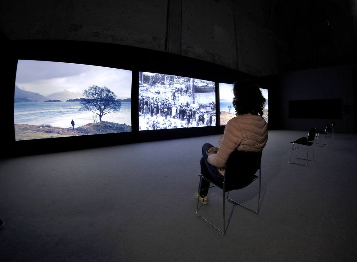 La exposición de John Akomfrah en el CAAC, en imágenes