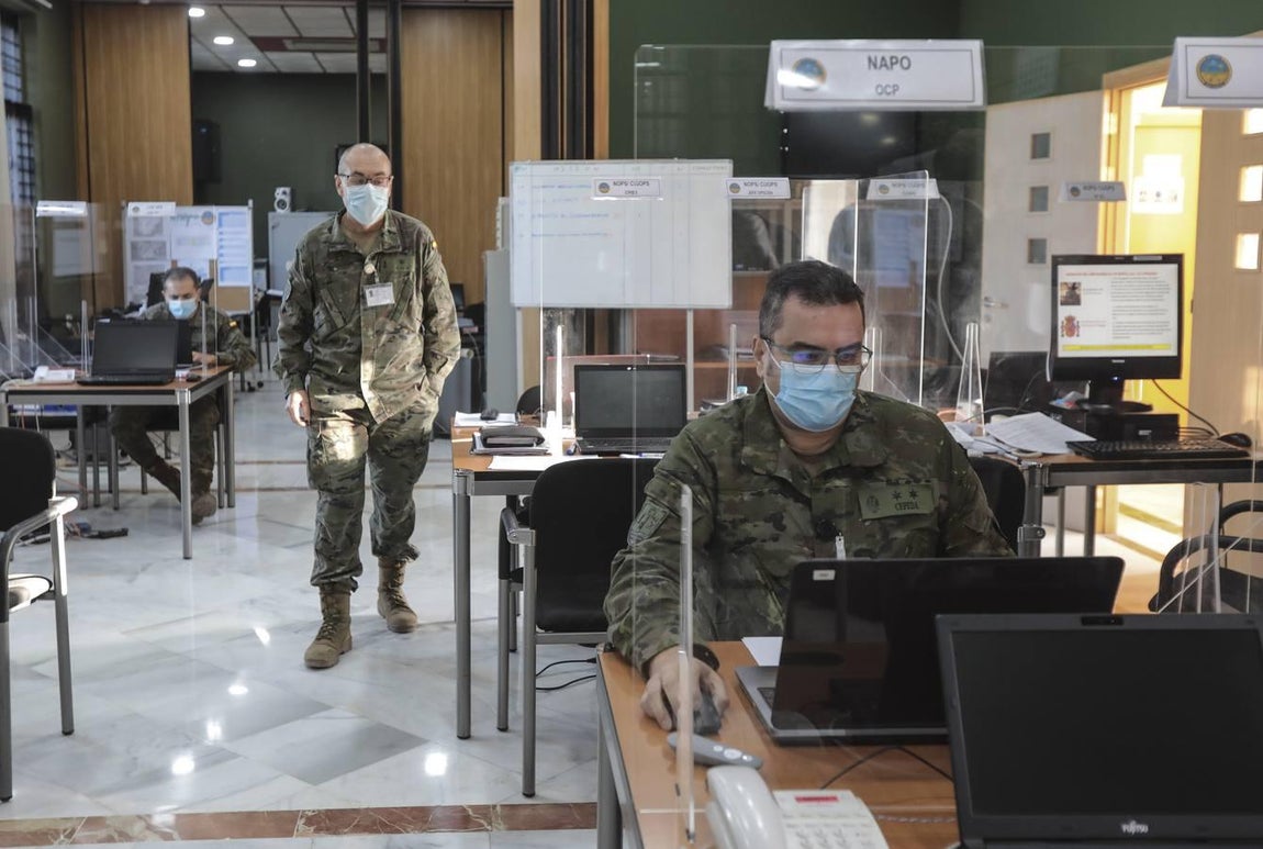 En imágenes, el Ejército rastrea el virus en Sevilla