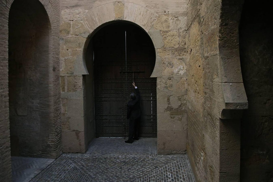 En imágenes, las entrañas de la Puerta de Córdoba: la cárcel del martirio de San Hermenegildo