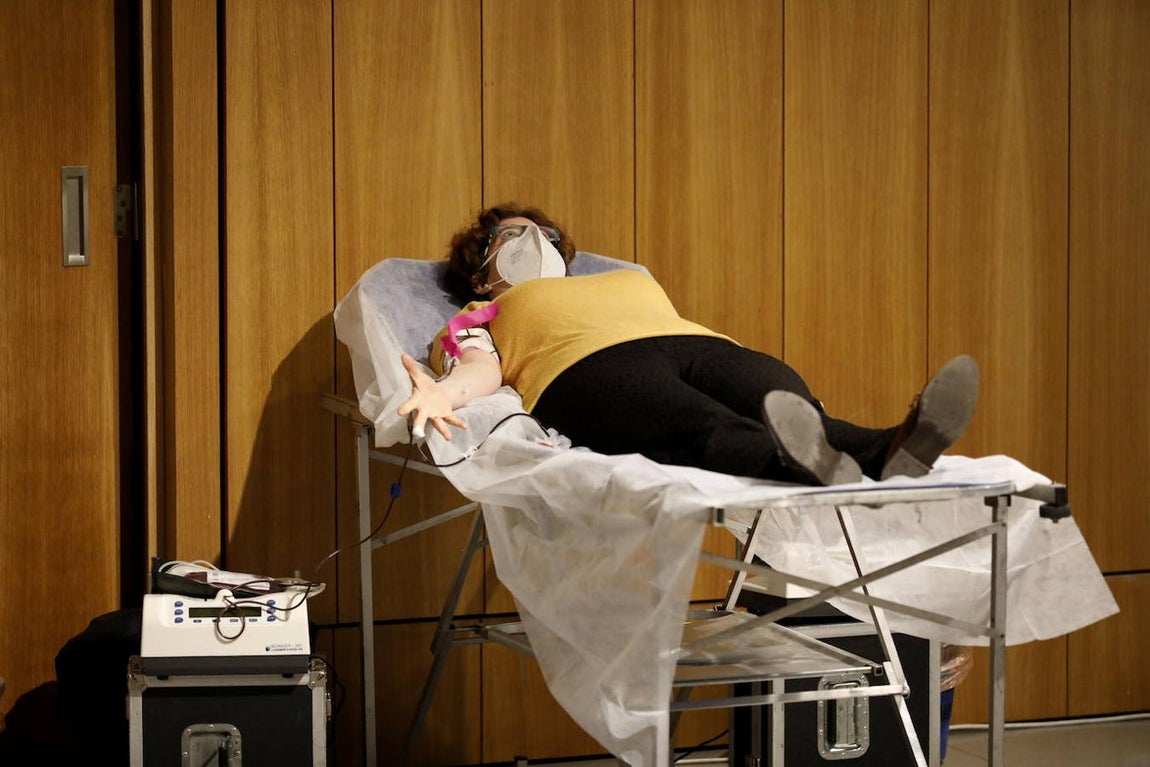La donación de sangre en la Fundación Cajasol en Córdoba, en imágenes
