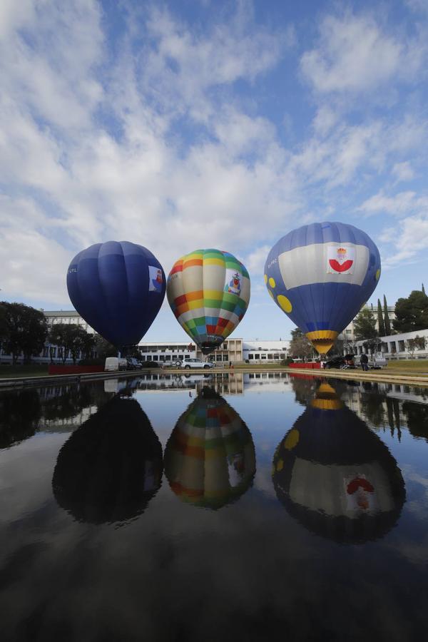 Así ha arrancado la Cabalgata aérea de los Reyes Magos de Córdoba, en imágenes
