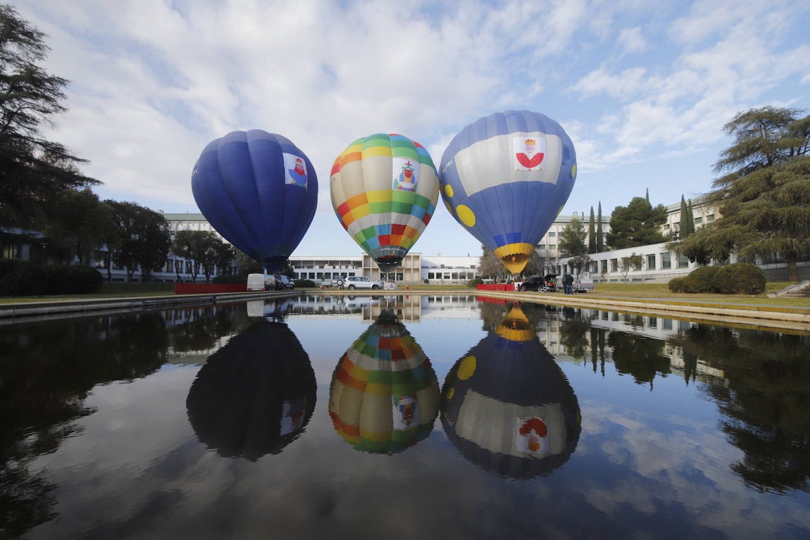 Así ha arrancado la Cabalgata aérea de los Reyes Magos de Córdoba, en imágenes