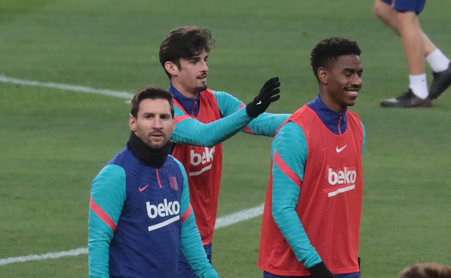 El Barcelona se prepara para la final de la Supercopa de España en Sevilla