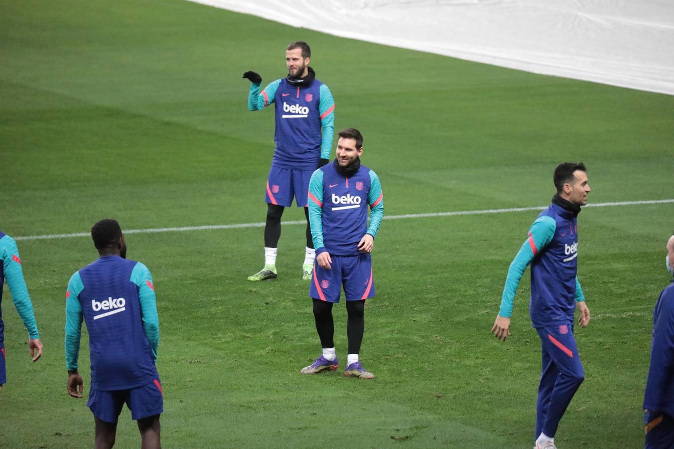 El Barcelona se prepara para la final de la Supercopa de España en Sevilla