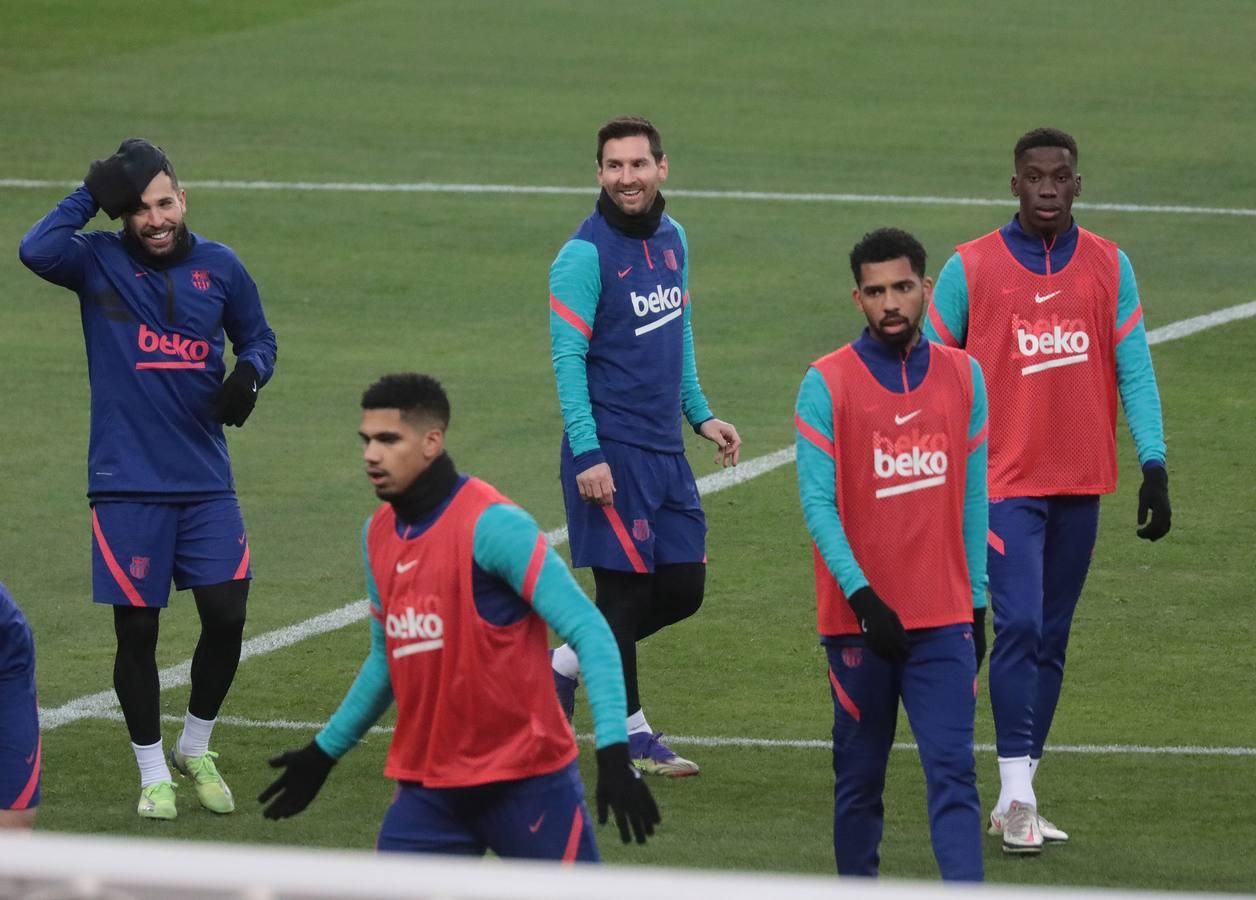 El Barcelona se prepara para la final de la Supercopa de España en Sevilla