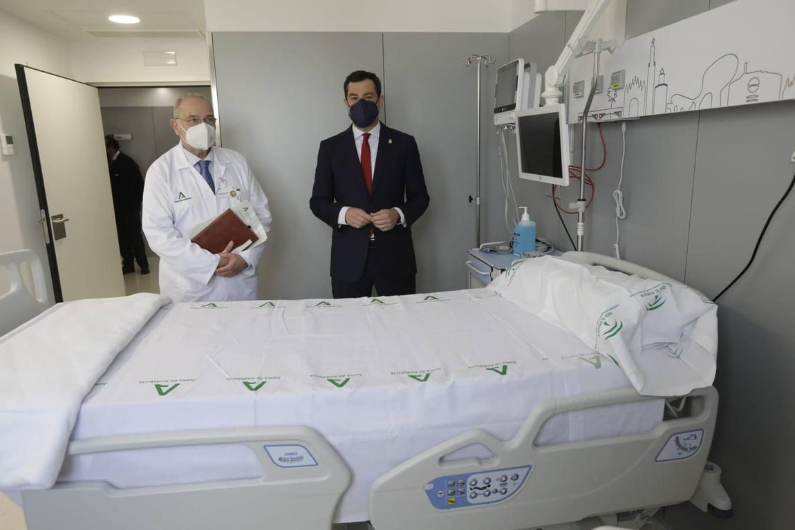 Juanma Moreno inaugura el Hospital Militar de Sevilla