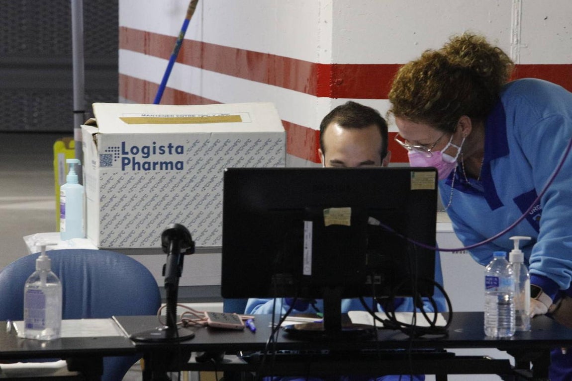 La vacunación del Covid a mayores de 80 años en Córdoba, en imágenes