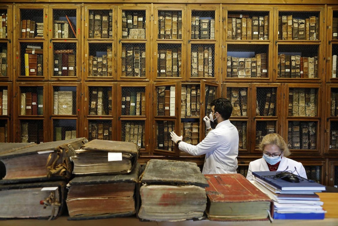 El archivo de la Mezquita-Catedral de Córdoba, en imágenes