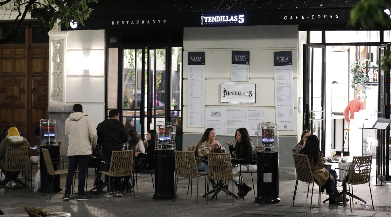 El cierre de la hostelería de Córdoba a las 22.30 horas, en imágenes