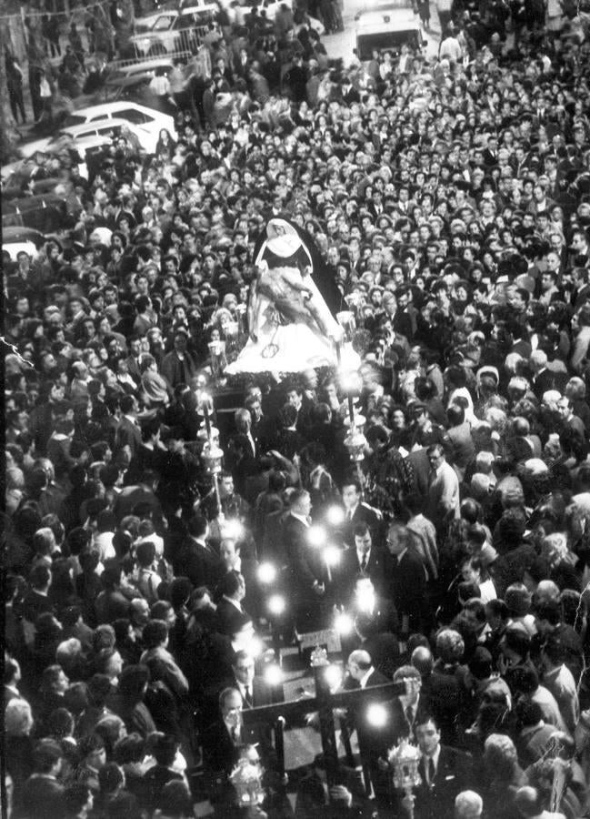 Vía crucis del Cristo de la Misericordia del Baratillo en 1985