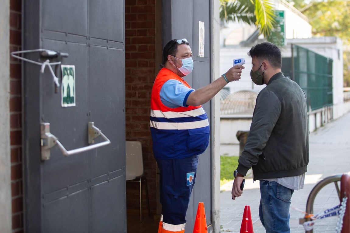 Se reanundan las vacunaciones contra el coronavirus en Sevilla