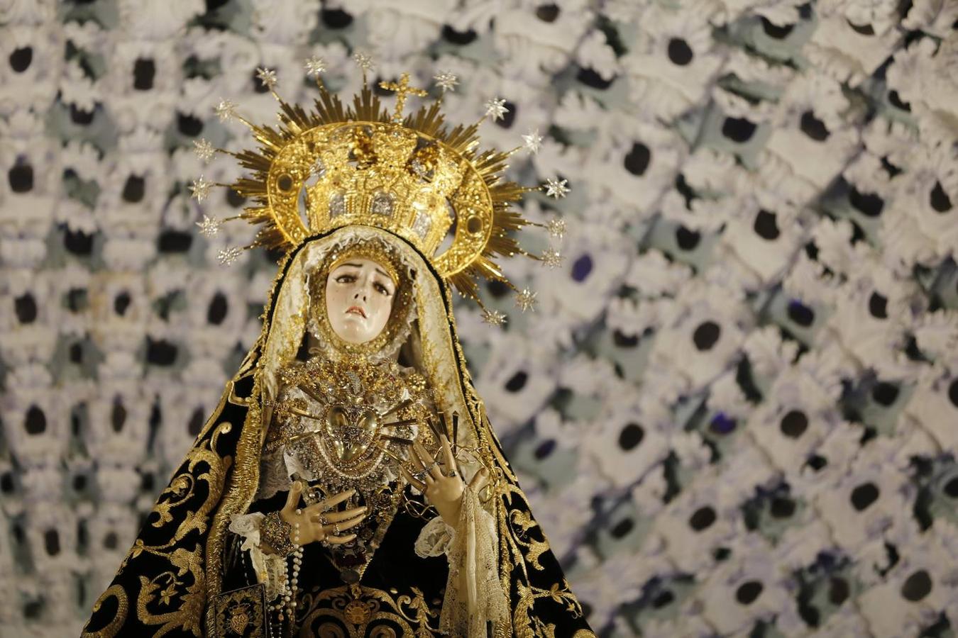 Viernes de Dolores | Córdoba recupera un día grande con visitas masivas a la Virgen