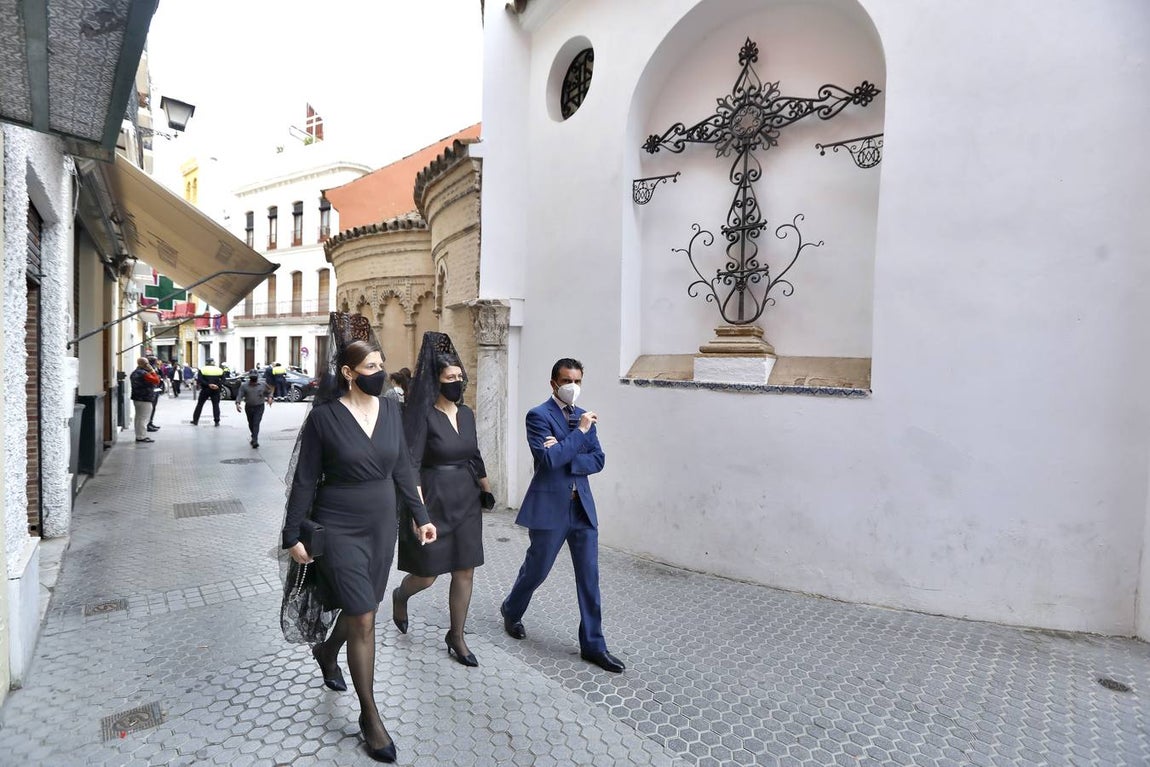 Semana Santa de Sevilla 2021: Las mantillas engalanan el Jueves Santo (I)