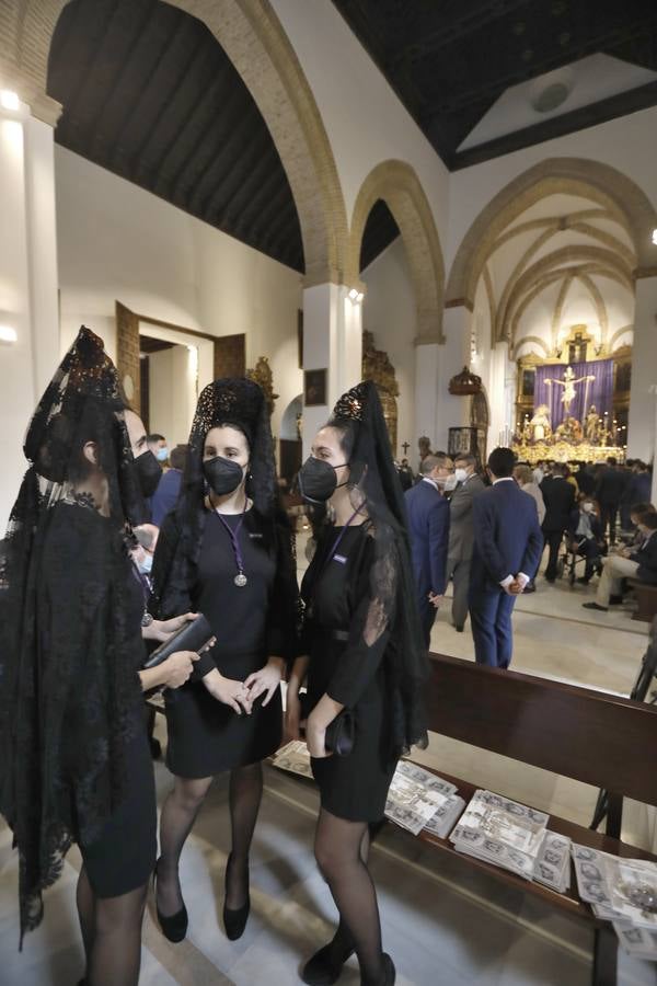 Semana Santa de Sevilla 2021: Las mantillas engalanan el Jueves Santo (I)