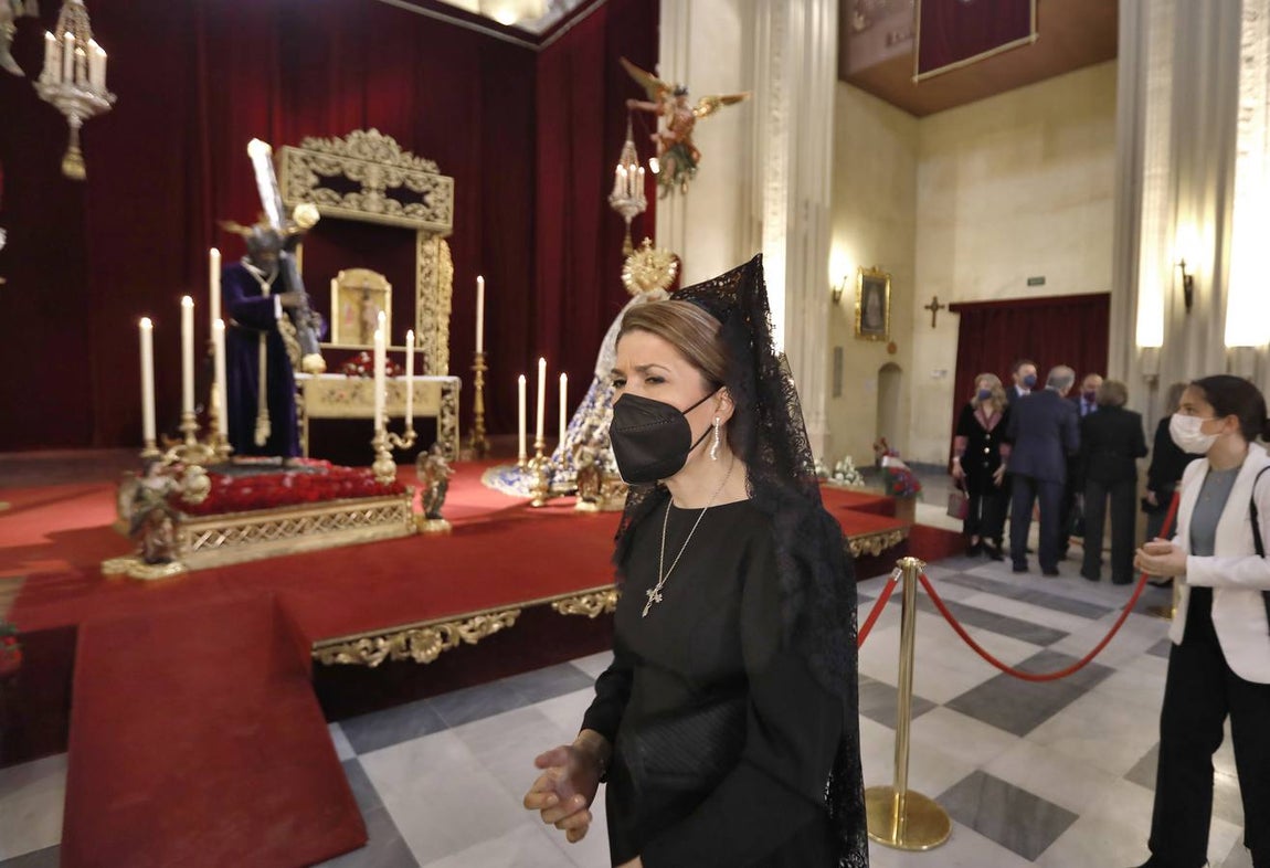 Semana Santa de Sevilla 2021: Las mantillas engalanan el Jueves Santo (I)