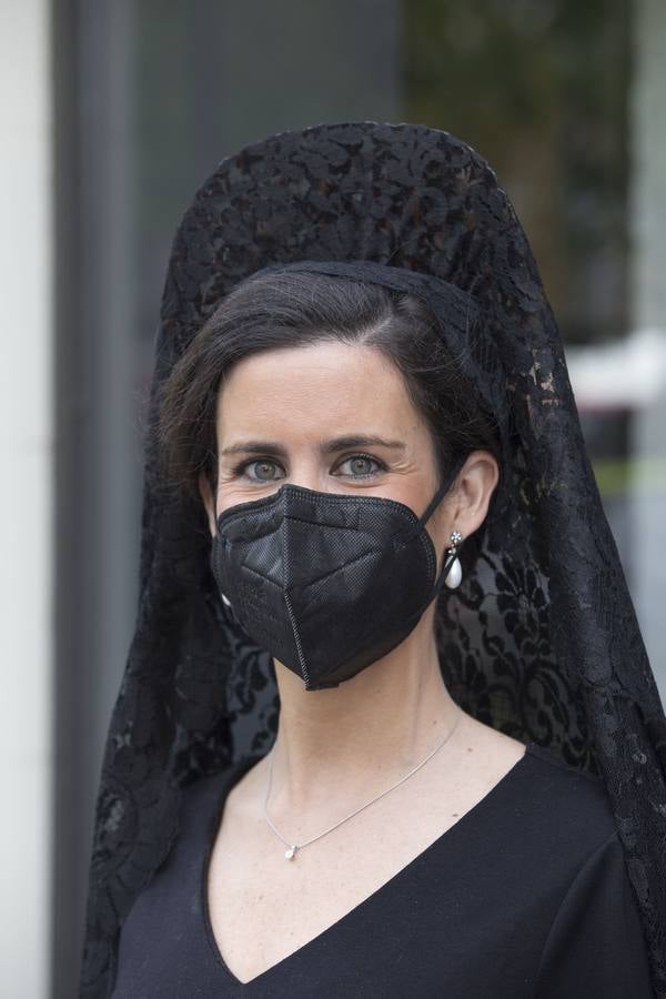 Semana Santa de Sevilla 2021: Las mantillas engalanan el Jueves Santo (I)