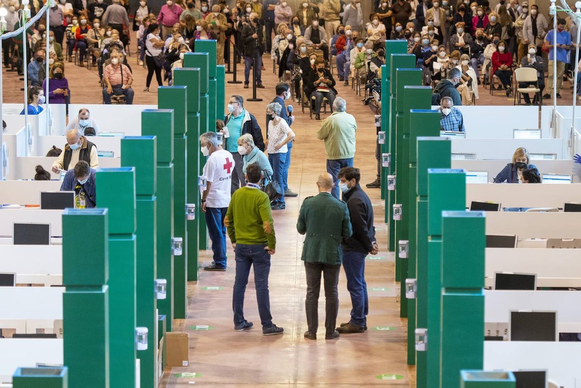 Vacunación masiva en el estadio de la Cartuja