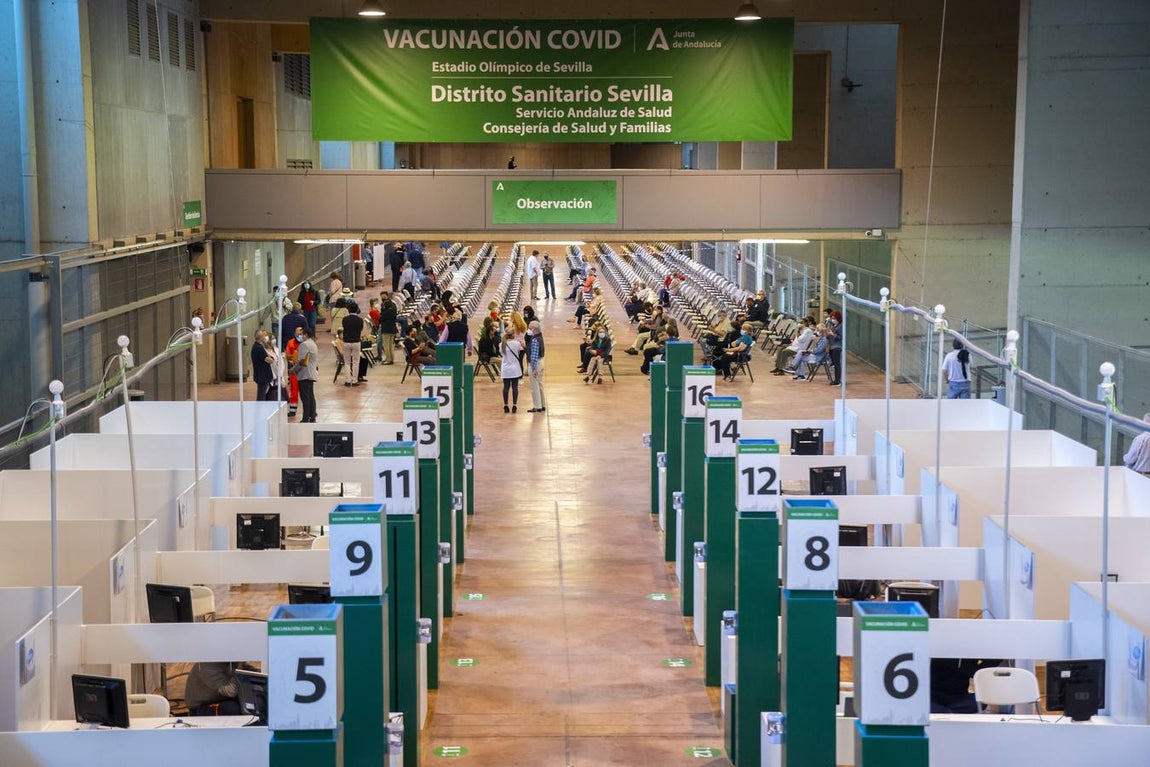 Vacunación masiva en el estadio de la Cartuja