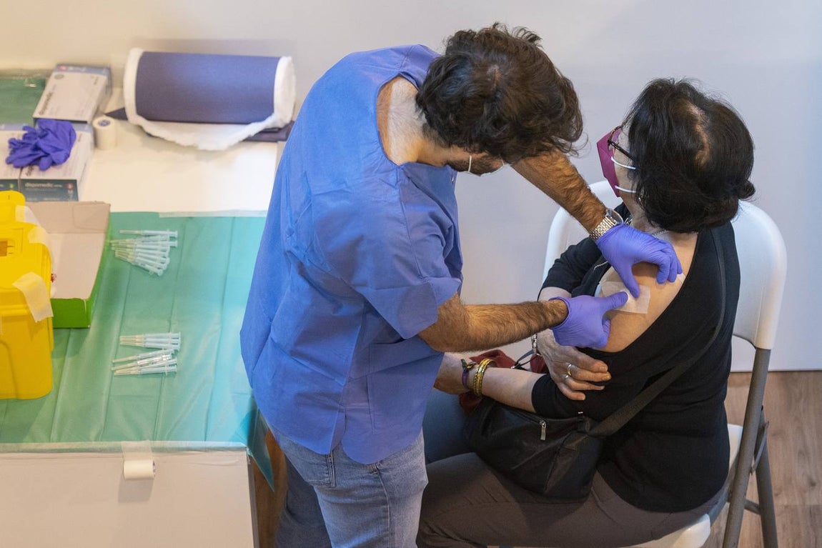 Vacunación masiva en el estadio de la Cartuja