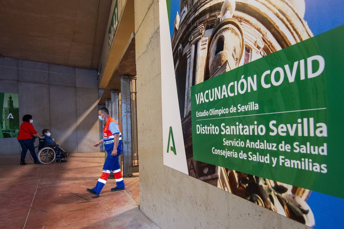 Vacunación masiva en el estadio de la Cartuja