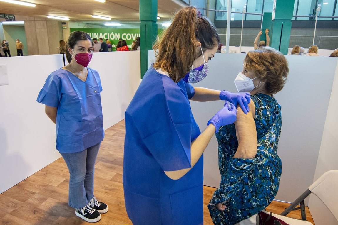 Vacunación masiva en el estadio de la Cartuja