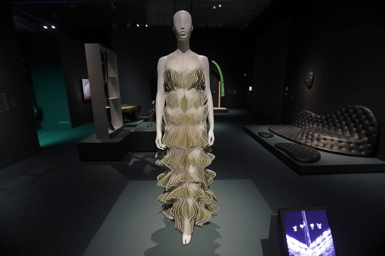 CaixaForum Sevilla explora la profunda huella del deseo surrealista en el diseño