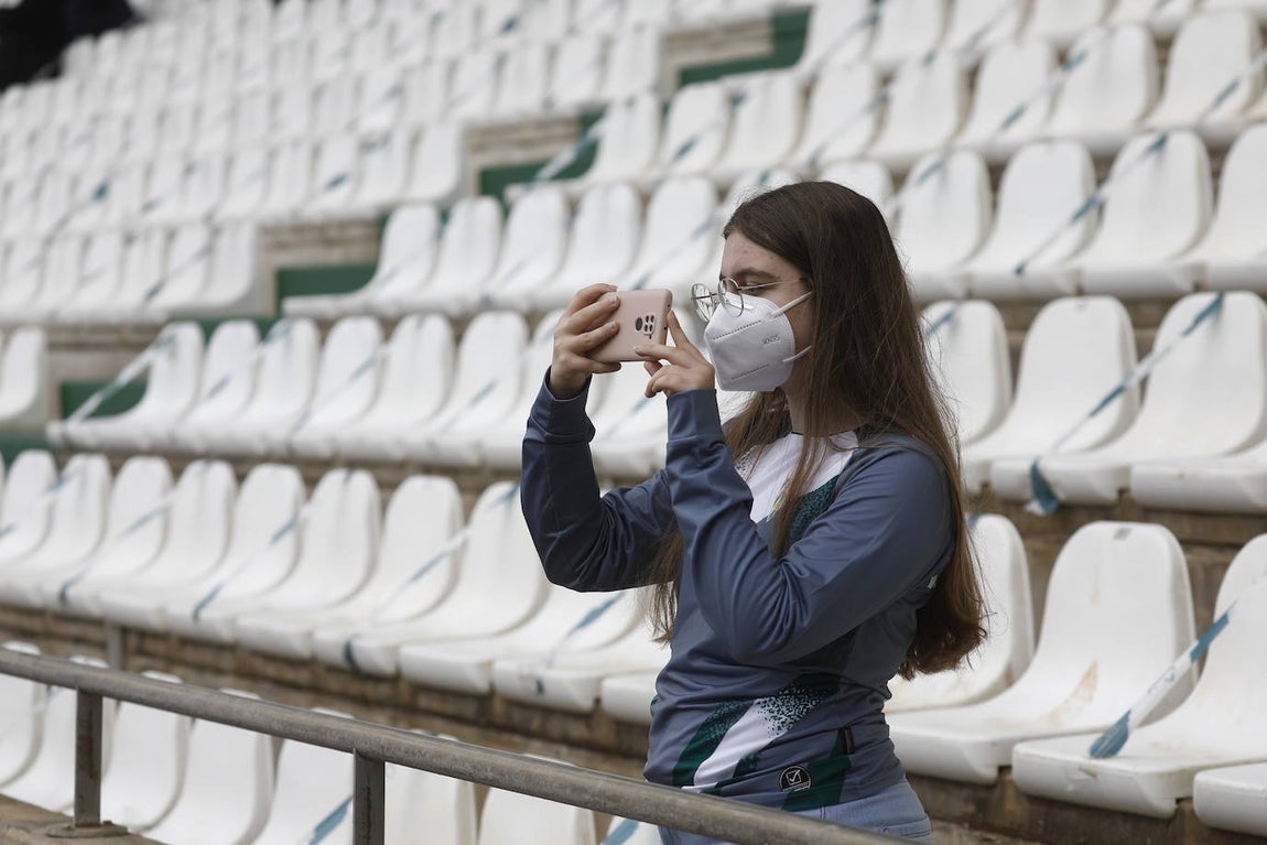 El ambiente en El Arcángel en el Córdoba CF - Cádiz B, en imágenes