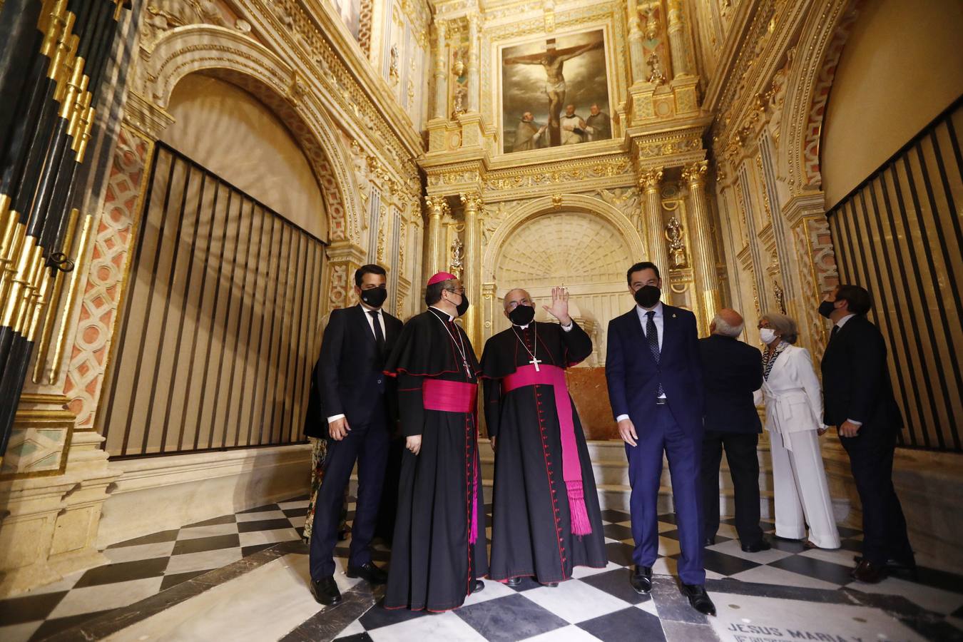 La visita del Nuncio del Papa y Juanma Moreno a las obras del Palacio Episcopal de Córdoba, en imágenes