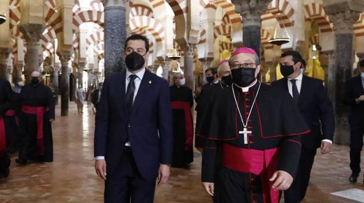 La visita del Nuncio del Papa y Juanma Moreno a las obras del Palacio Episcopal de Córdoba, en imágenes