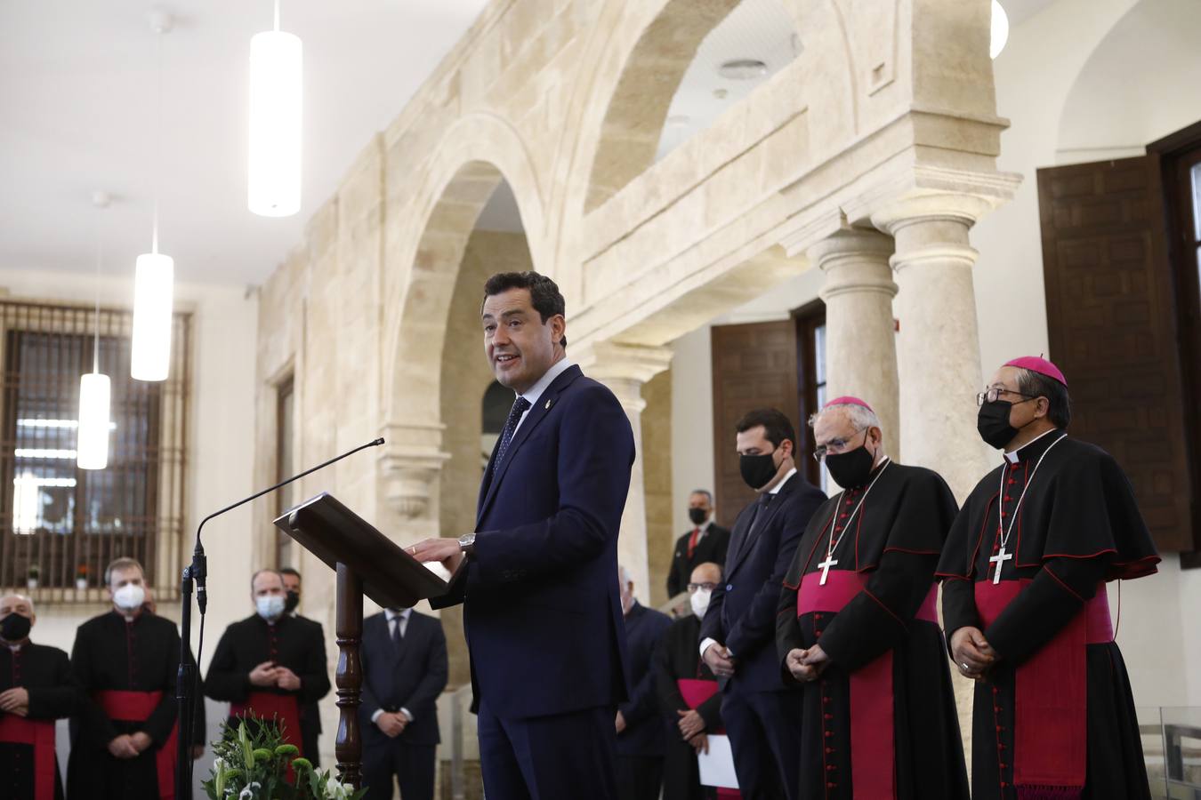 La visita del Nuncio del Papa y Juanma Moreno a las obras del Palacio Episcopal de Córdoba, en imágenes