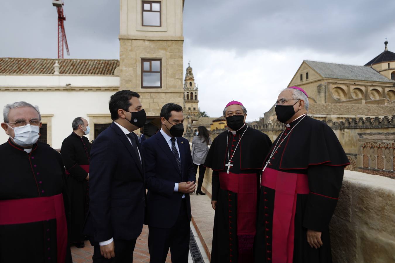 La visita del Nuncio del Papa y Juanma Moreno a las obras del Palacio Episcopal de Córdoba, en imágenes