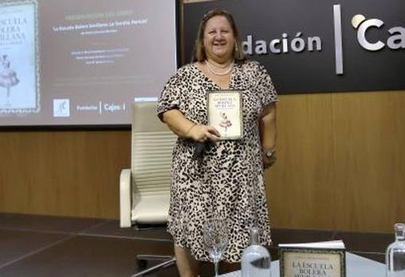 Medalla de la ciudad a la periodista Marta Carrasco, colaboradora de ABC de Sevilla,  por su contribución a la danza y al baile flamenco desde la divulgación y la crítica