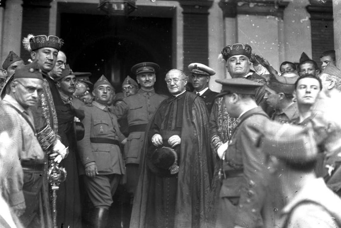 Franco, Queipo de Llano, el cardenal Ilundain y Ramón de Carranza. Año 1936