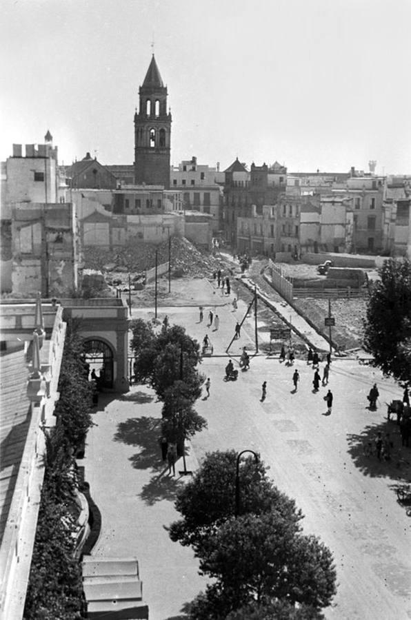 Derribos para el ensanche de la Encarnación. Año 1956