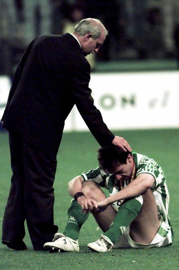 Serra Ferrer con Alfonso tras perder la Copa del Rey con el Barcelona. Año 1997