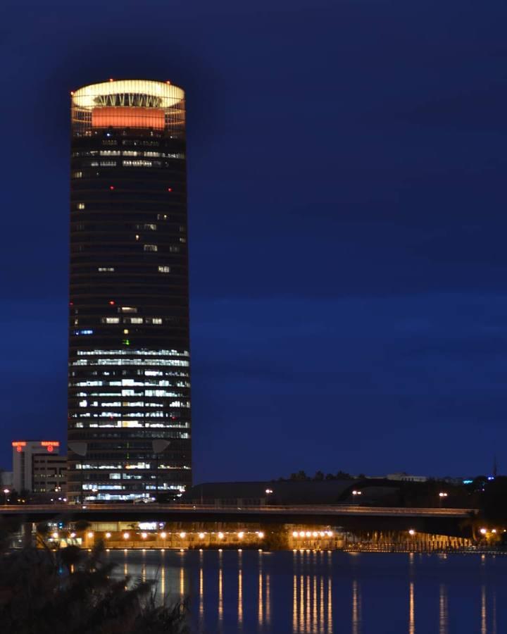 La magia de la Sevilla nocturna, protagonista de las imágenes recibidas en el reto fotográfico de ABC