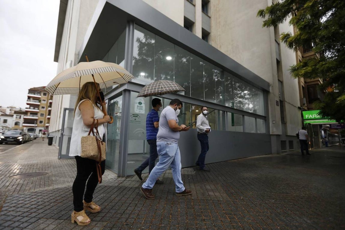 La segunda vacunación de los profesores en Córdoba, en imágenes