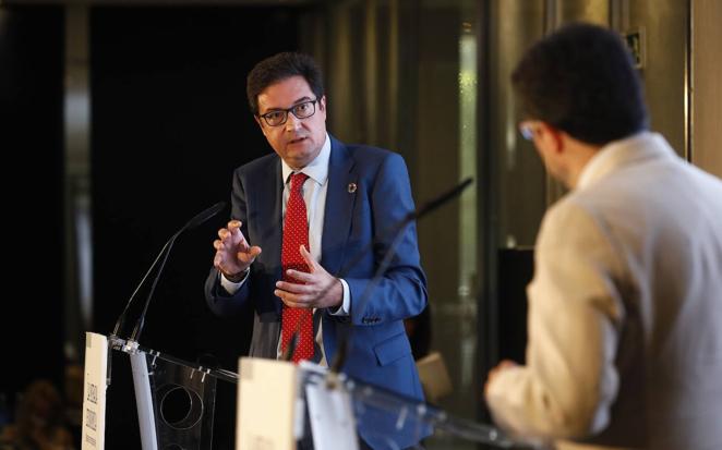 En imágenes, el presidente de Paradores, en la Mirada Económica de ABC Córdoba